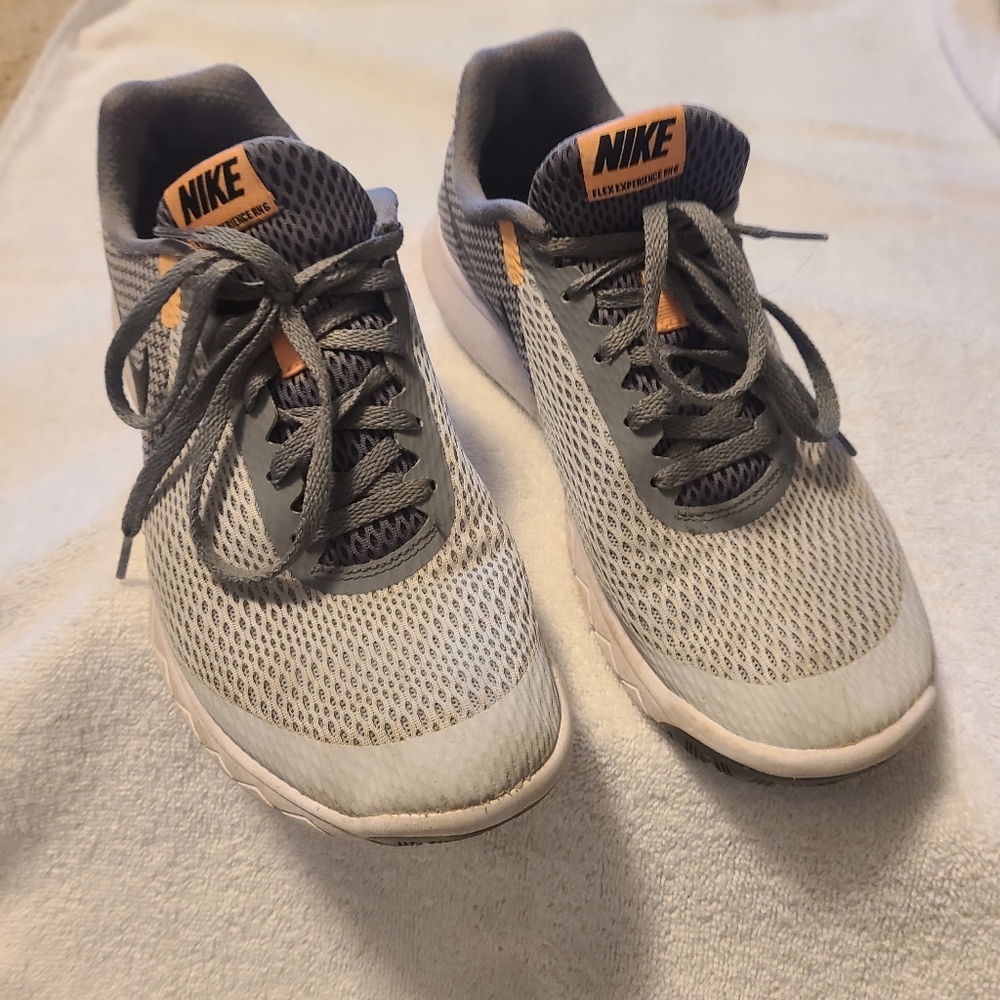 Nike size 8.5,  Flex experience RN 6